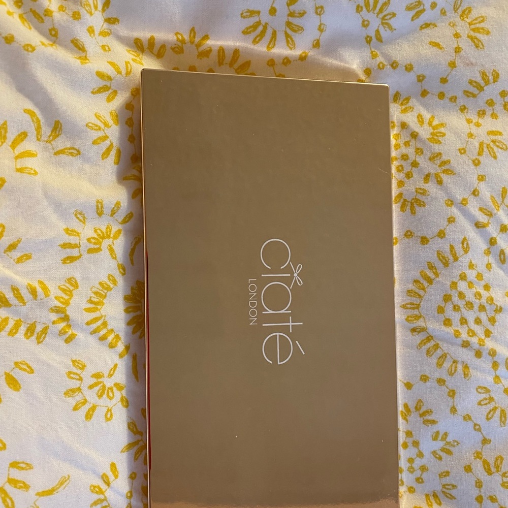Eye shadow palette. Never used.